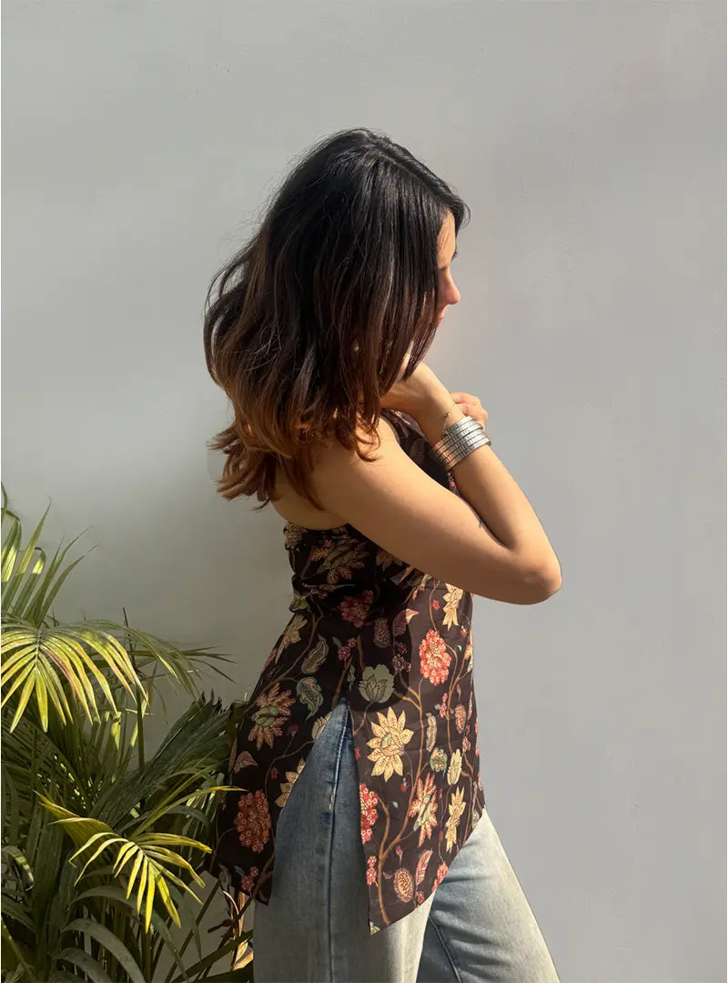 Beutiful dust brown sleevless kurti